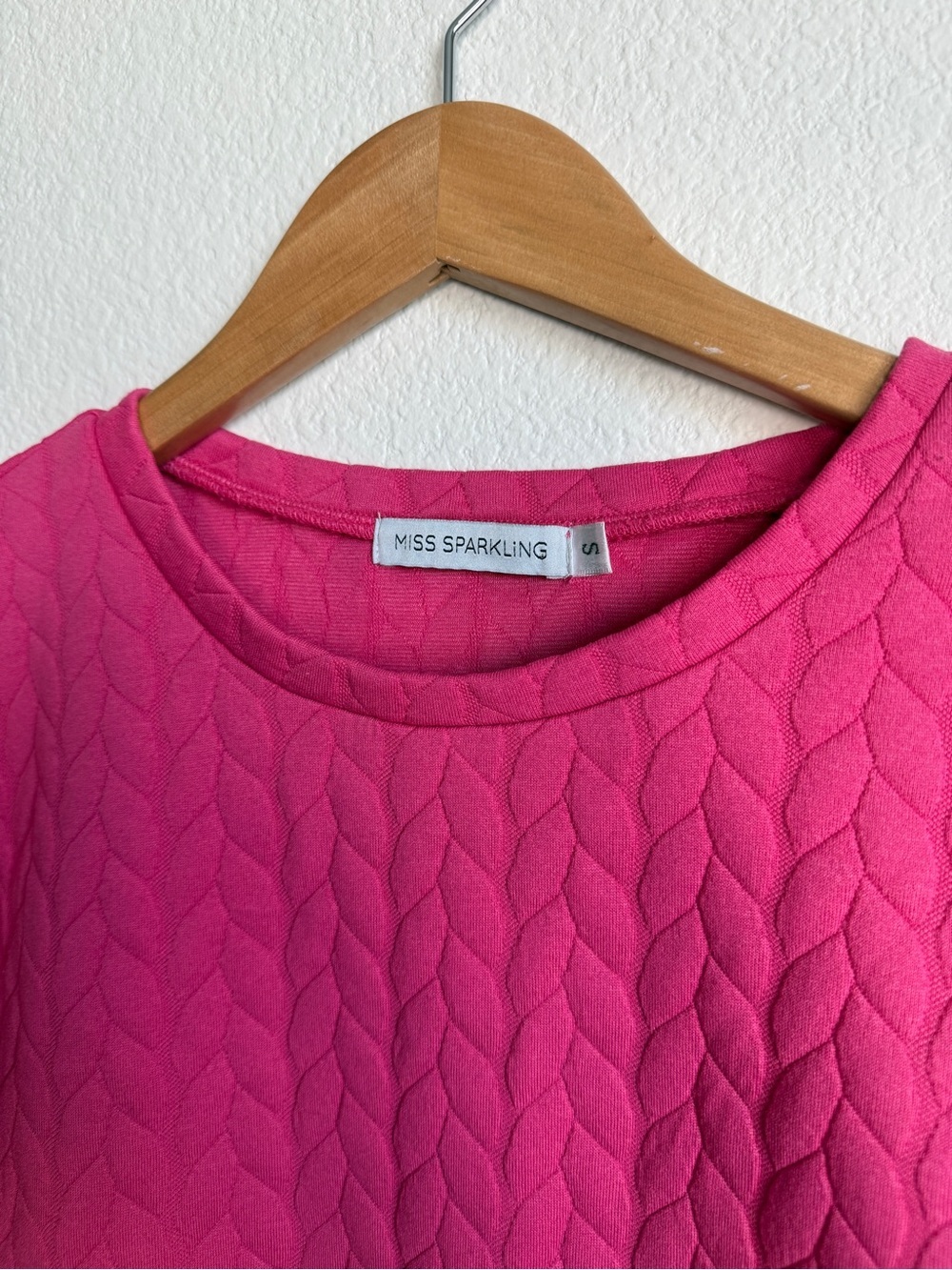 NWOT Miss Sparkling Hot Pink Textured Puff Sleeve Knit Sweater Womens Size Small - Picture 5 of 9